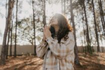 tftbo-woman-praying-in-forest